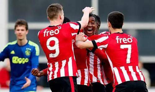 后插上跑动 后插上跑动