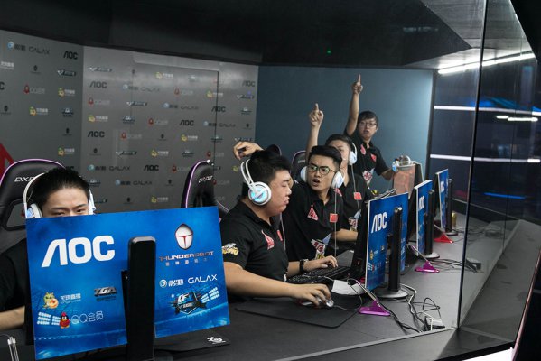 二点球权落 二点球权落